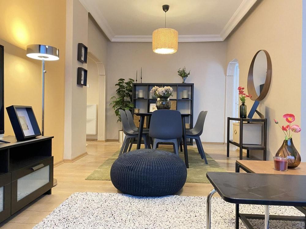 Missafir Chic Flat Near Shopping Malls in Sisli