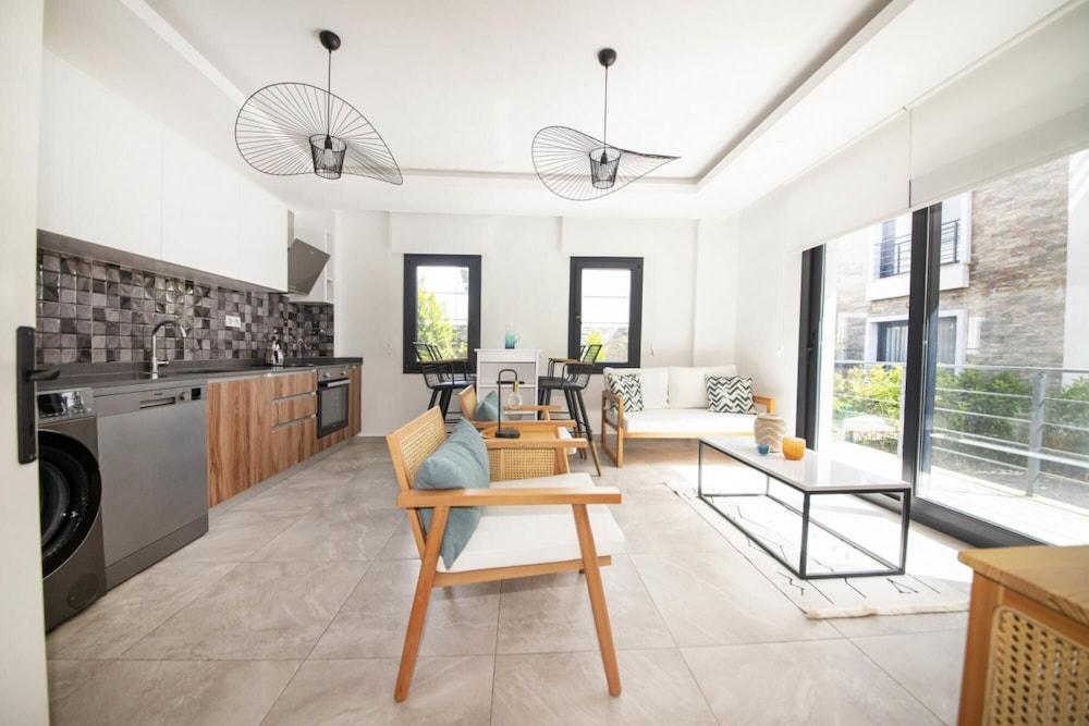 House with Balcony 1 Min To Beach in Bodrum