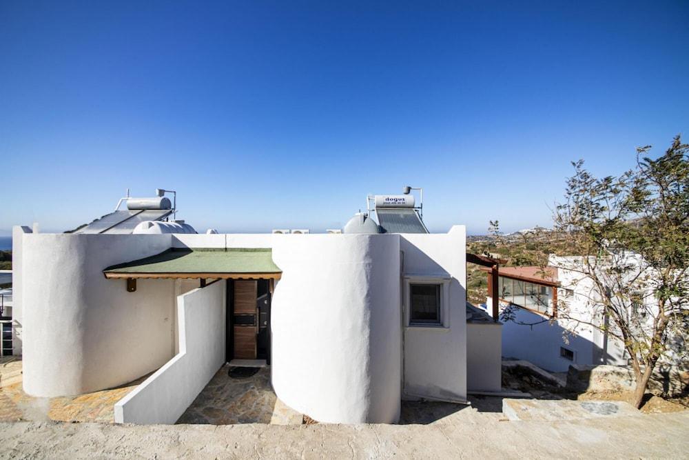 Peaceful House with Private Beach in Gumusluk
