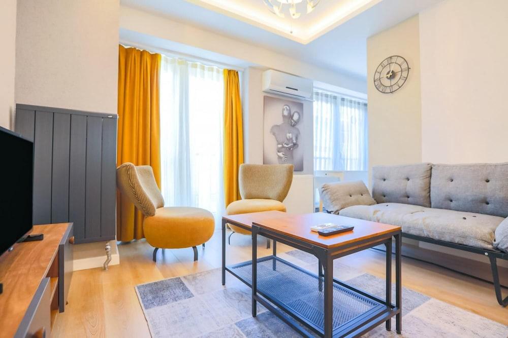 Comfy Flat 500 M To Uskudar Ferry Station