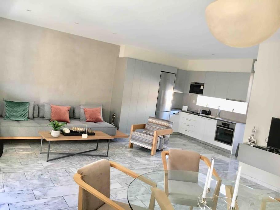 New Beautiful Apart in the Heart of Athens !!