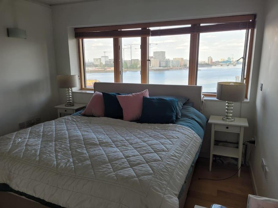 Stunning 3 Double Bedroom Apt in Greenwich Near O2 1