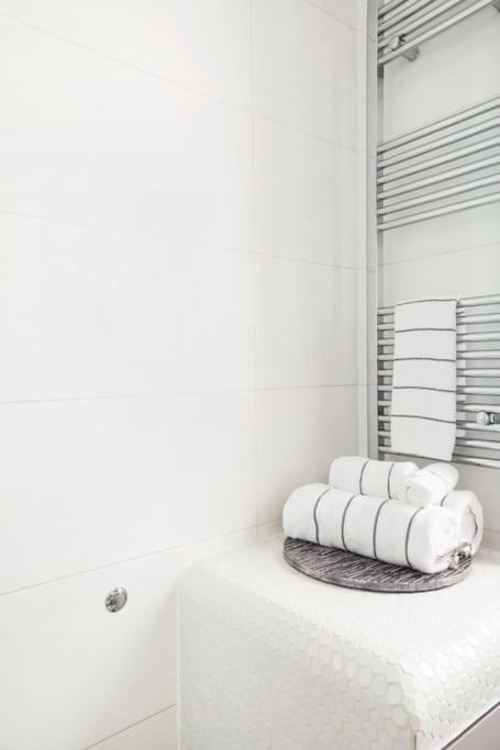 Newly Refurbished 2-Bedroom Flat in Notting Hill 2