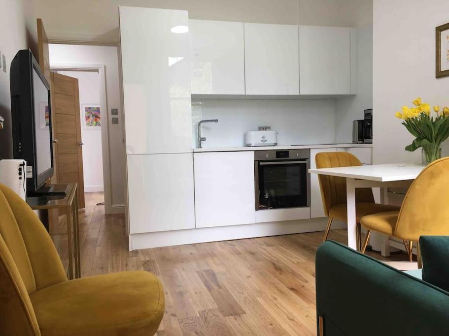 Newly Refurbished 2-Bedroom Flat in Notting Hill