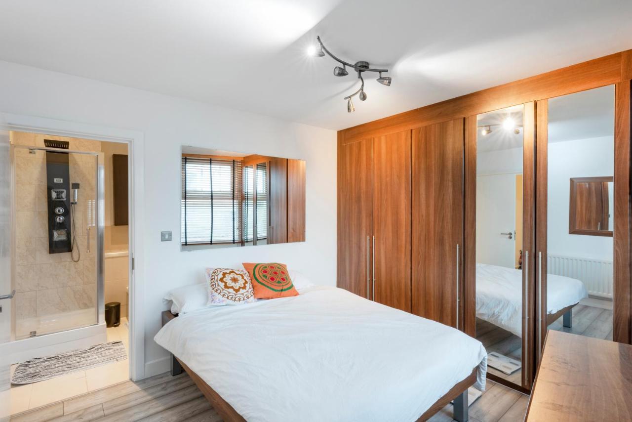 Modern Central 2bed 2bath Stratford Apt 2