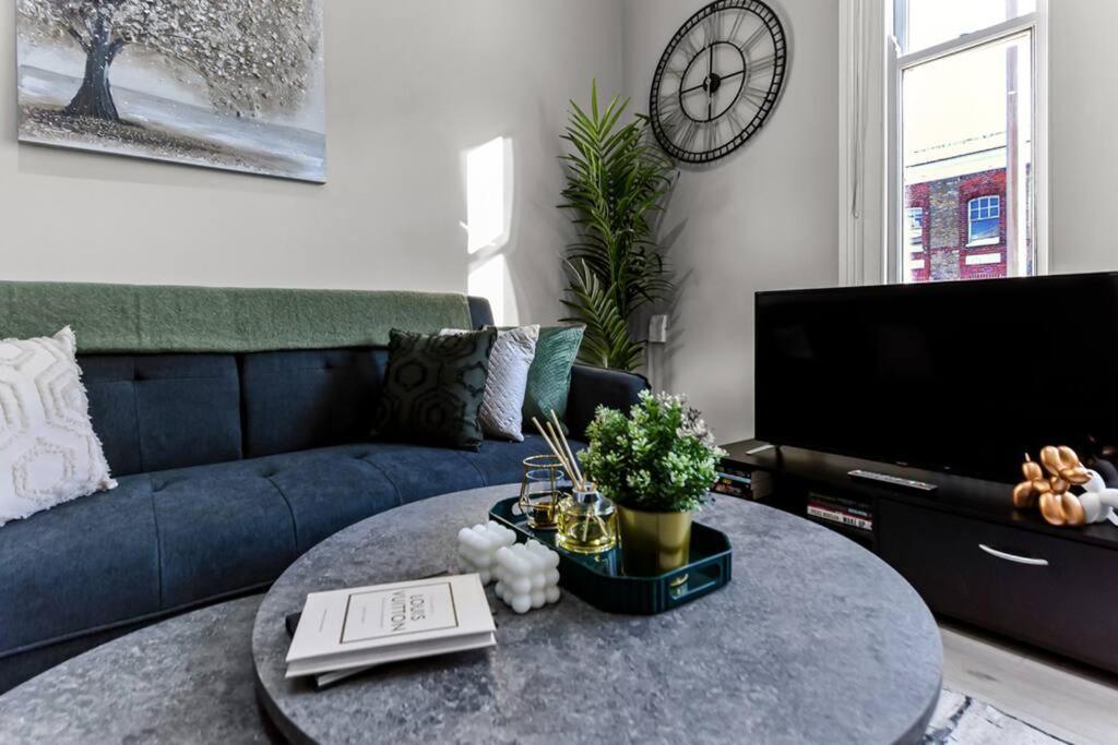 Gorgeous, Cosy Flat Unbeatable Transport Links! 1