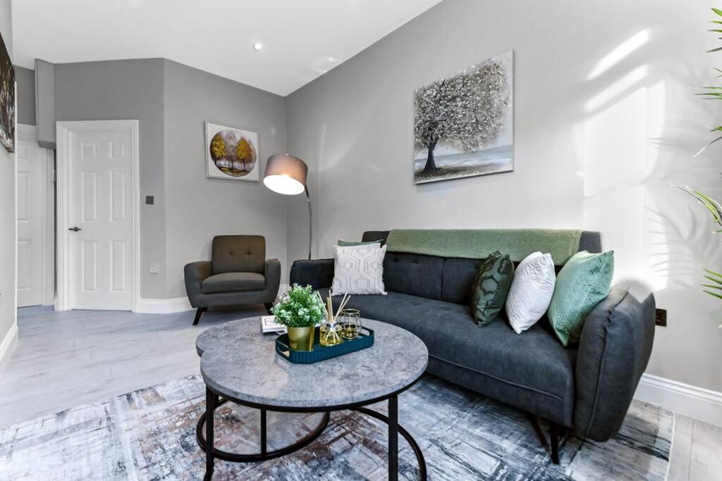 Gorgeous, Cosy Flat Unbeatable Transport Links! 2