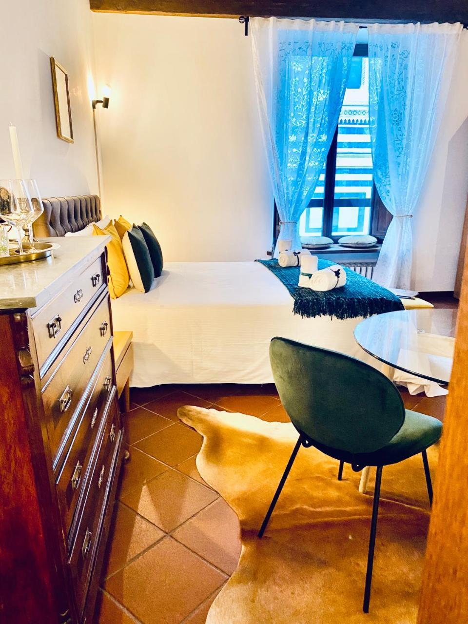 La Mandorla Studio Apartment in Piazza Del Duomo 1