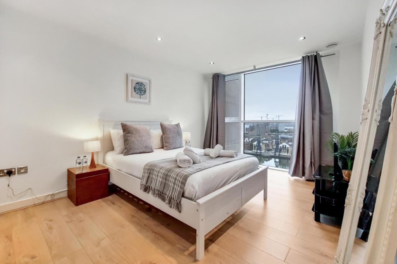 Deluxe Two Bed Apartment with River & City View 2
