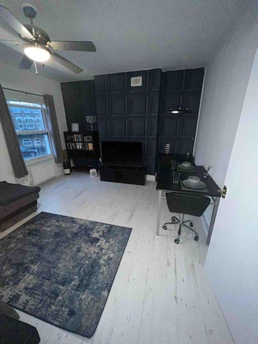 Spacious One Bedroom Private Flat in Brixton +Wifi 2