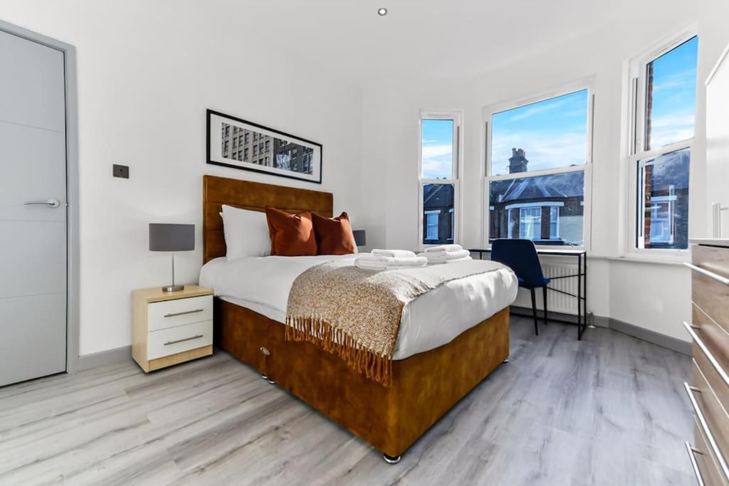 Huge, Brand-New Flat for Friends & Families!
