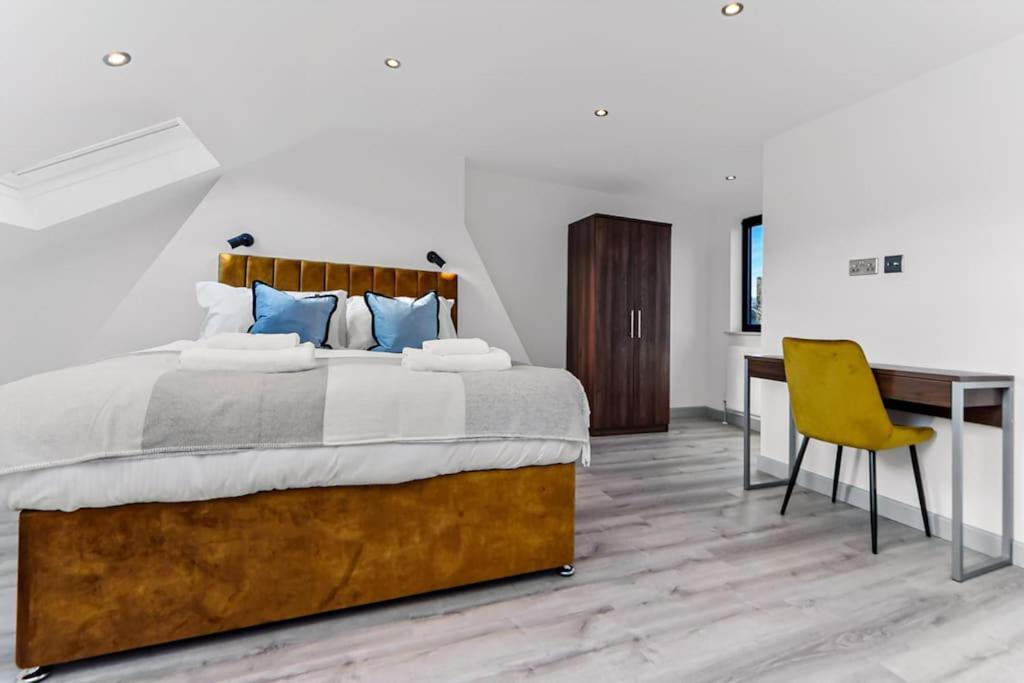 Huge, Brand-New Flat for Friends & Families! 2
