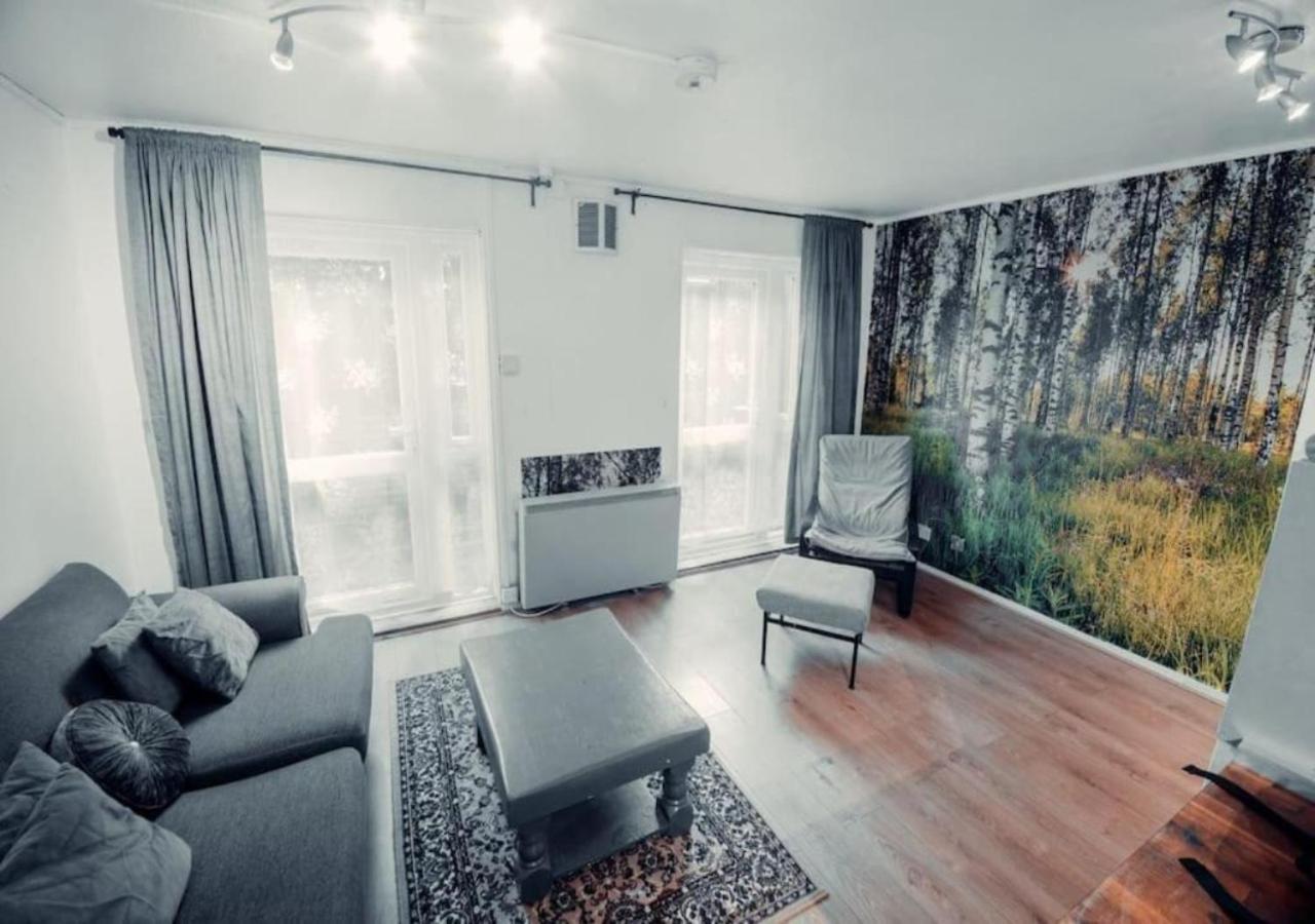 Modernised West London Apt for 4 Nr Portobello 1
