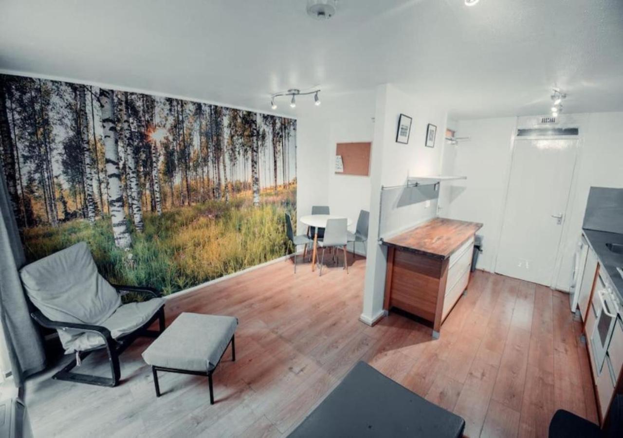Modernised West London Apt for 4 Nr Portobello