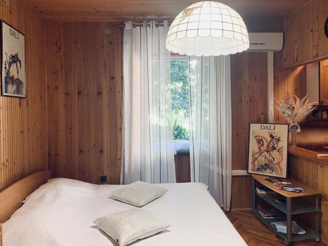 Studio Ella 1