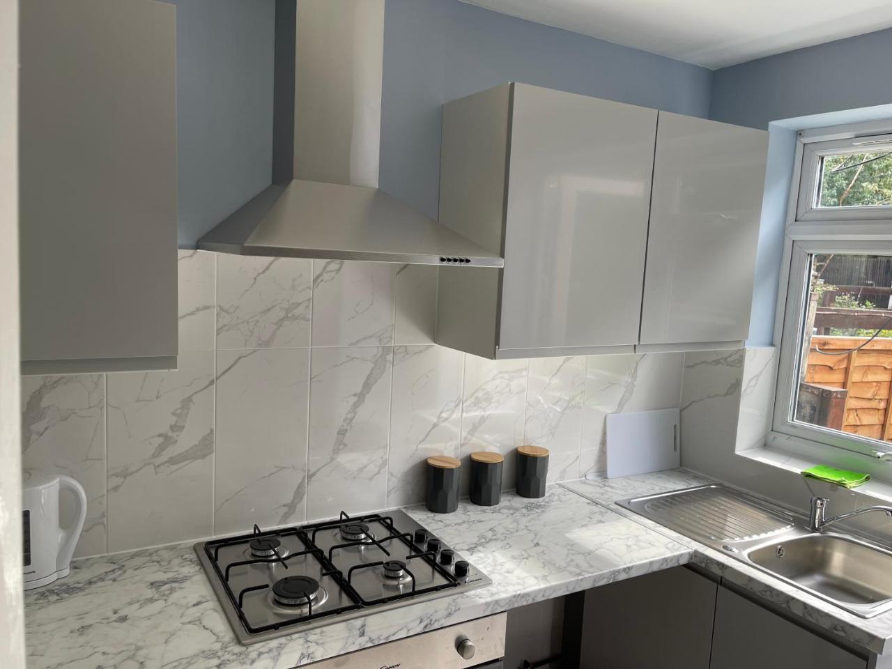 Entire Lovely 2 Bedroom Apartment with Private Garden & Free Street Parking