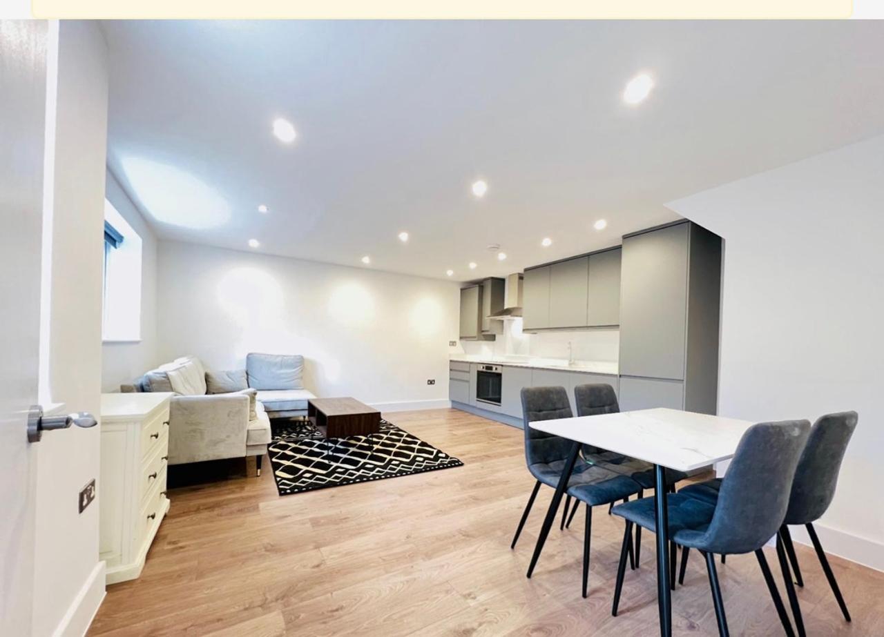 The Perfect Stay London, Home with 2 Bedrooms 1 Bath - Battersea, Vauxhall And Nine Elms 1