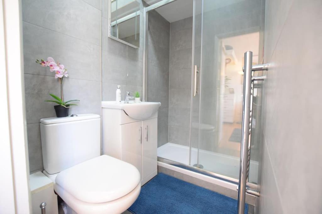 Stylish Studio Apartment Camden 2