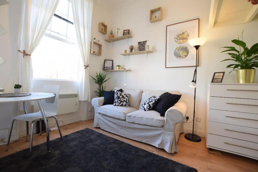 Stylish Studio Apartment Camden