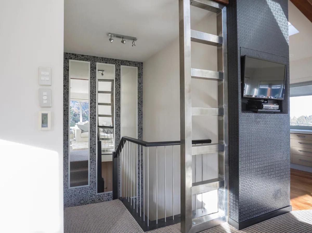 Central Style - 3 Bedroom Townhouse with Lakeview 1