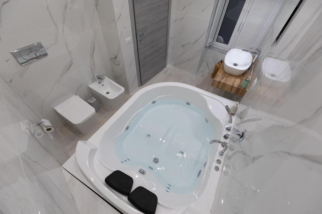 My Brilliant Home with Jacuzzi 2 Steps From St Toledo