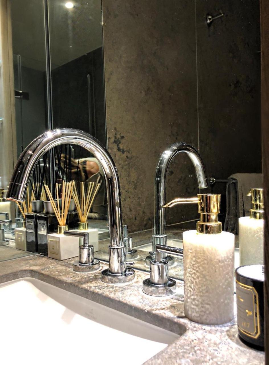 Luxury Chelsea Harbor Studio 2