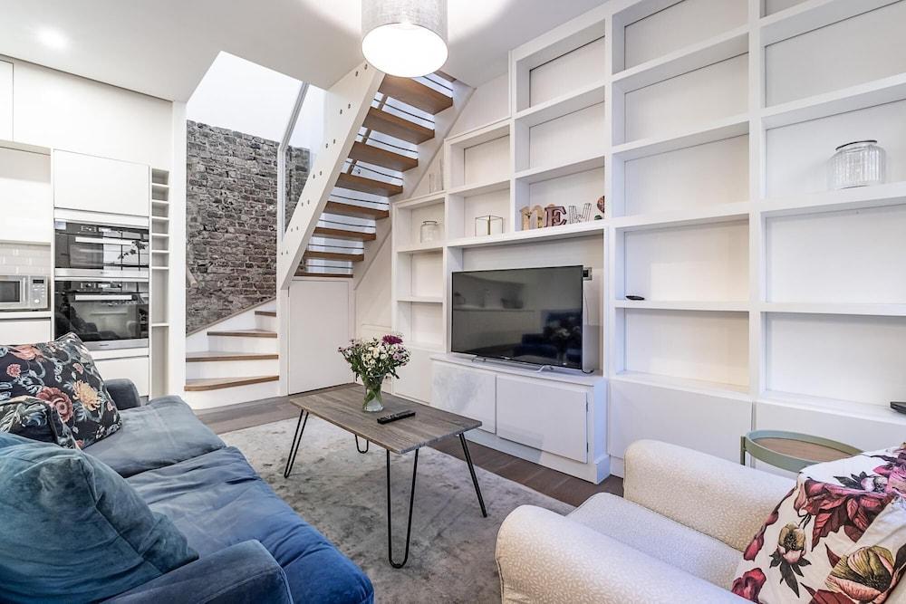 Quiet 2 Bed 2 Bath Mews House South Kensington 1