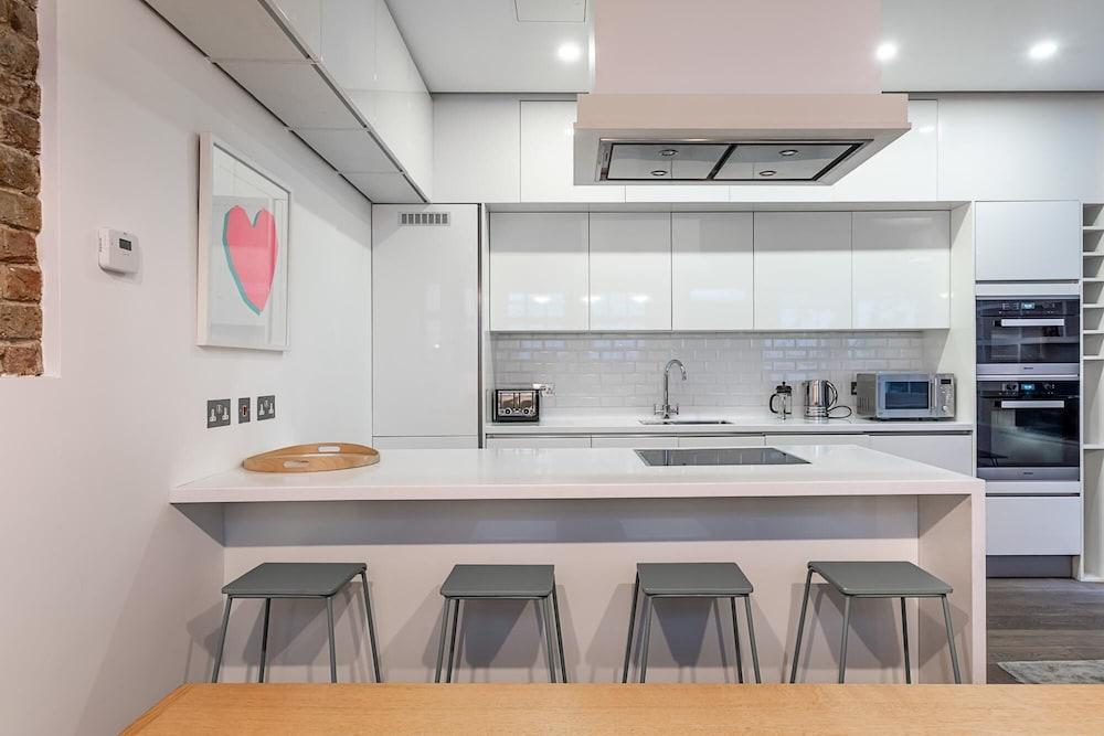 Quiet 2 Bed 2 Bath Mews House South Kensington 2