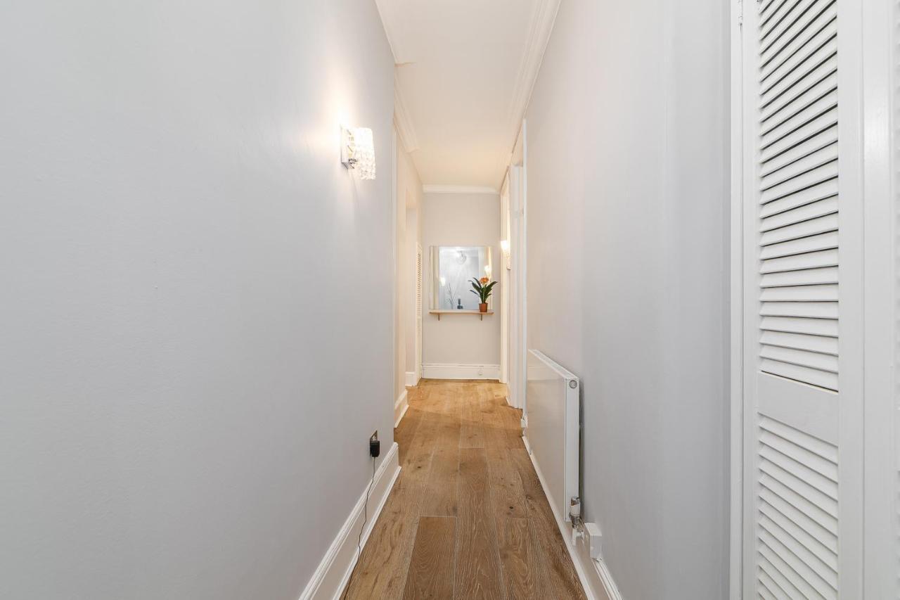 Modern 2-Bed Apartment Near Central London 1