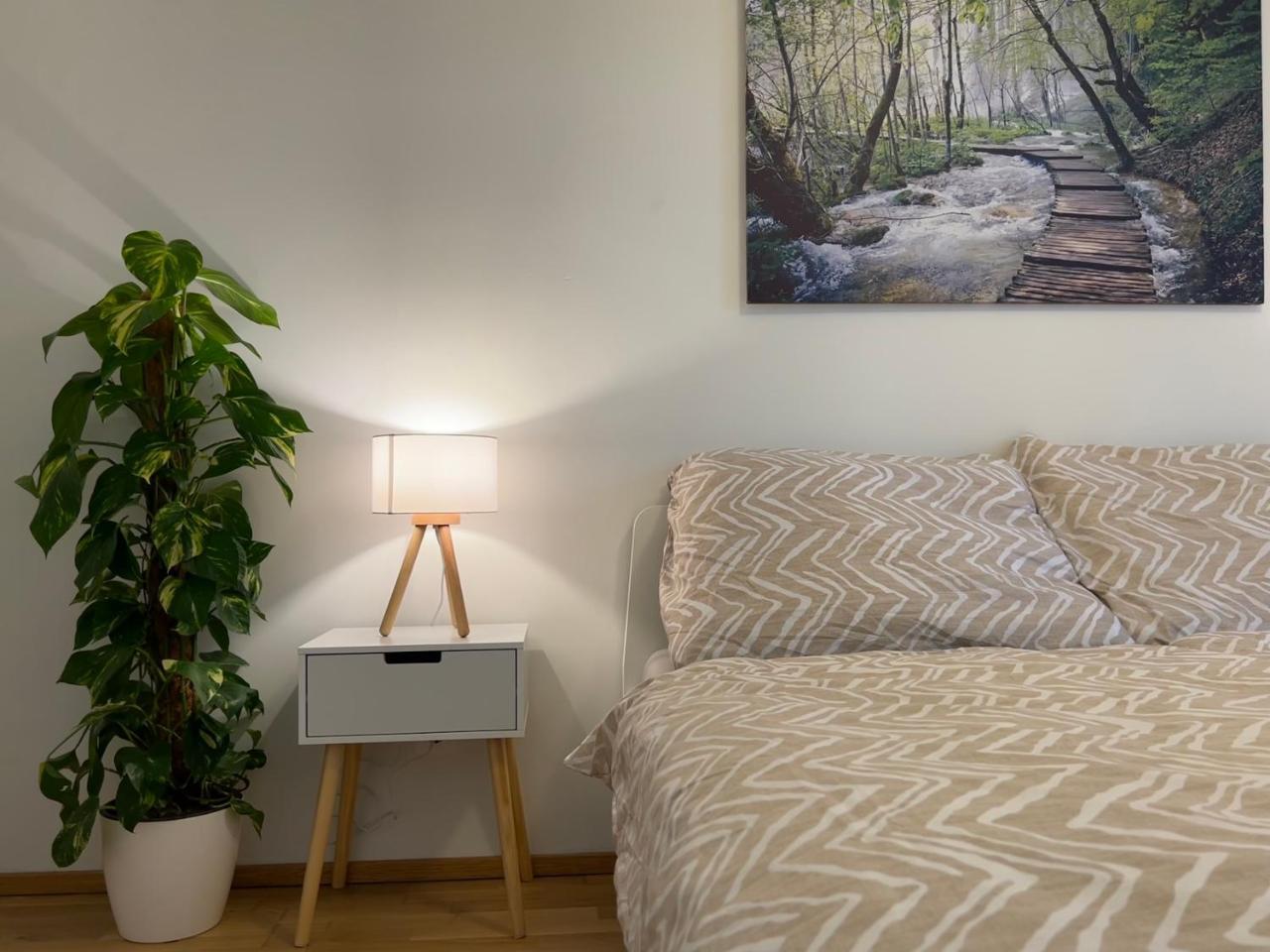55 M2 Stylish Apartment with Balcony And Netflix