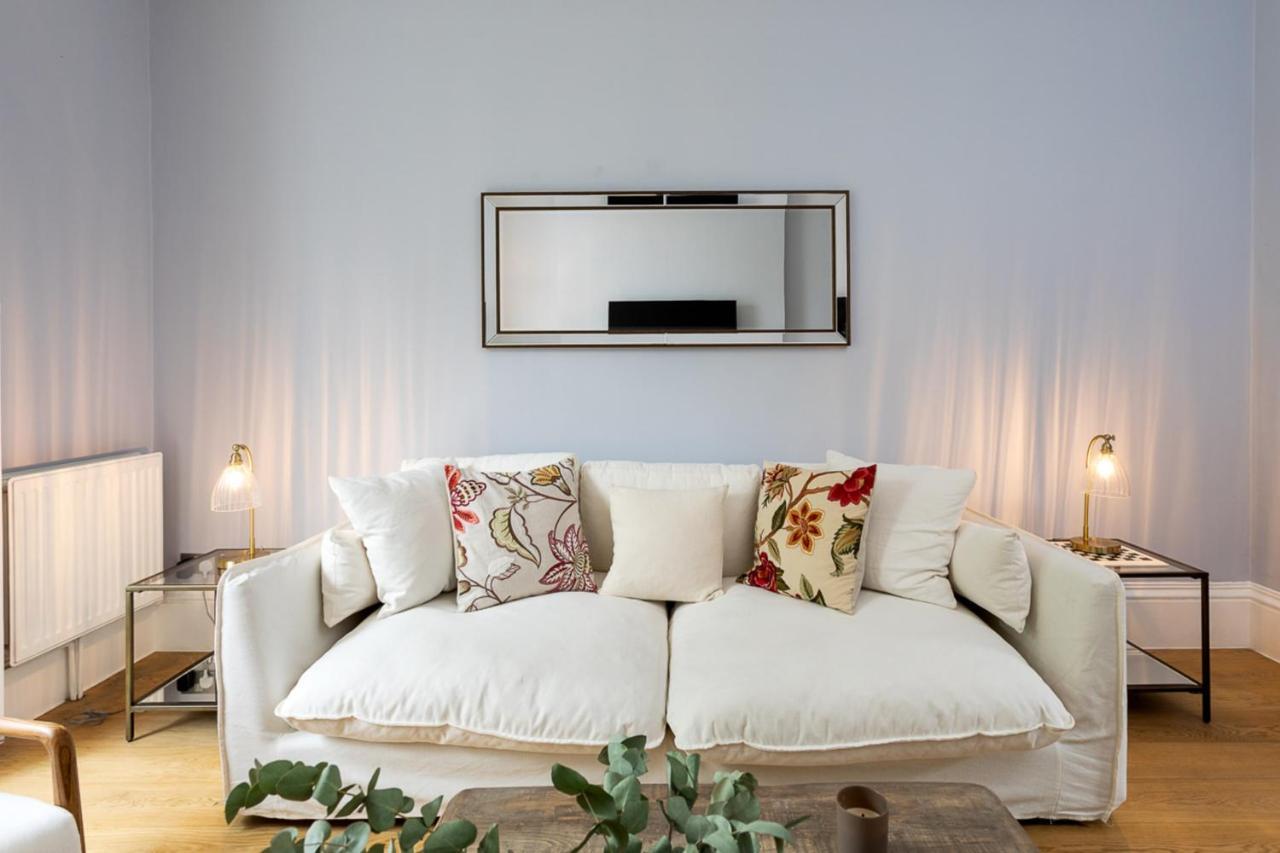 Two Bed Notting Hill Gem 1