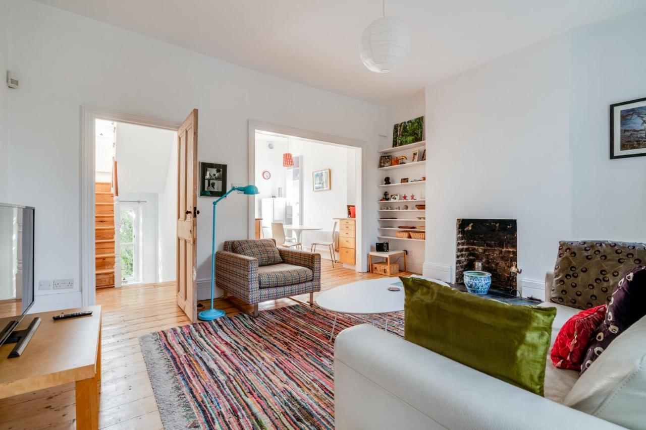 Bright Two Bedroom Apartment Near Vibrant Camden Town 2