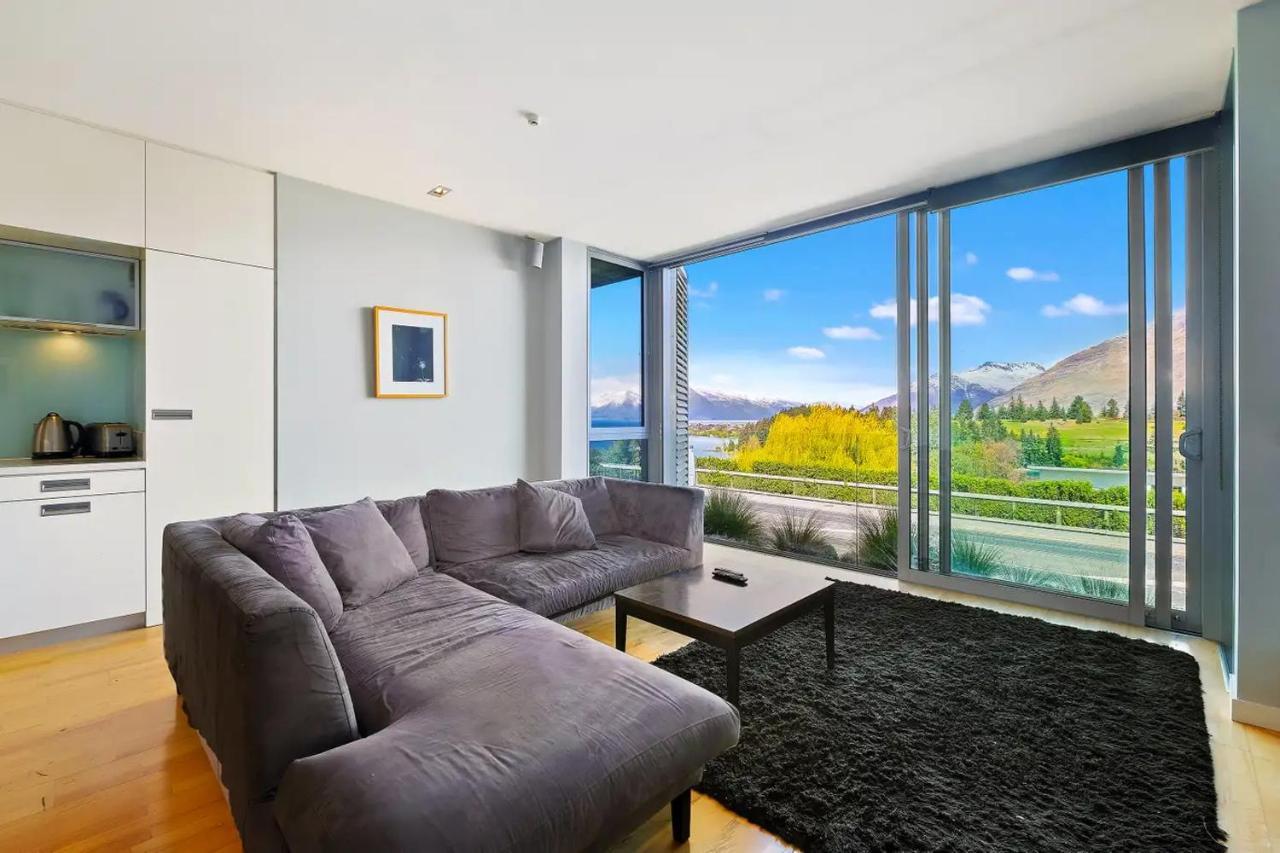Modern Executive Living in Pounamu - 16 1