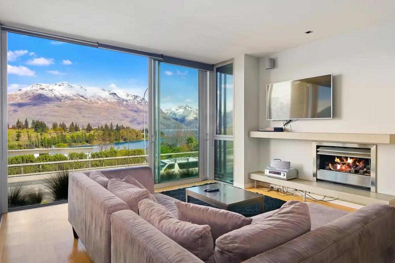 Modern Executive Living in Pounamu - 16