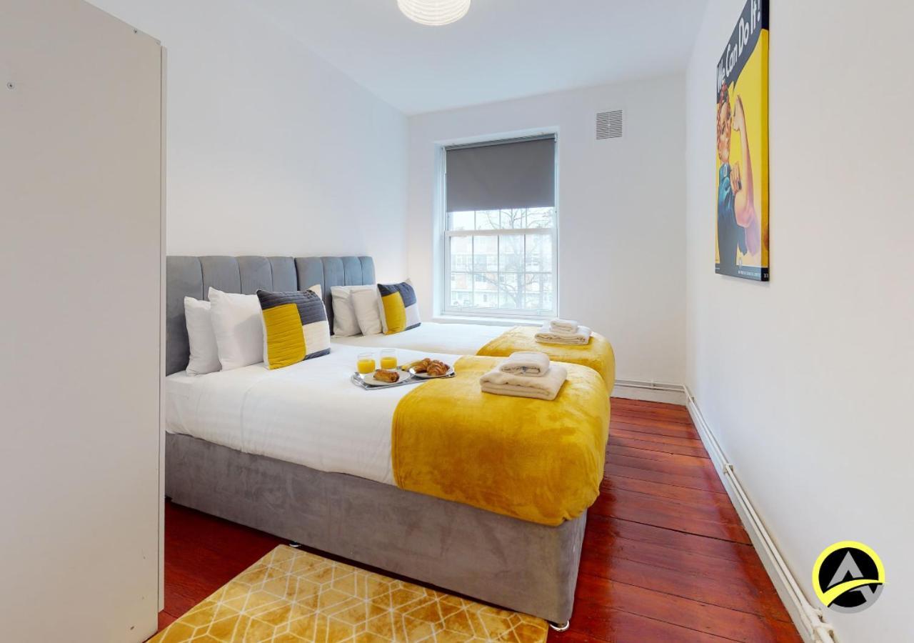 Brixton Hop 3 Double Bedroom Apartment Perfect for Large Groups Or Contractors by Delta Accommodation 1