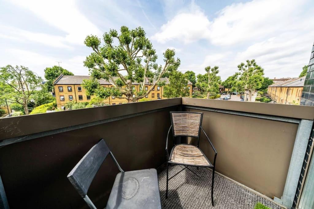 2-Bed 2-Bath Flat Around the Corner From Portobello Market 1