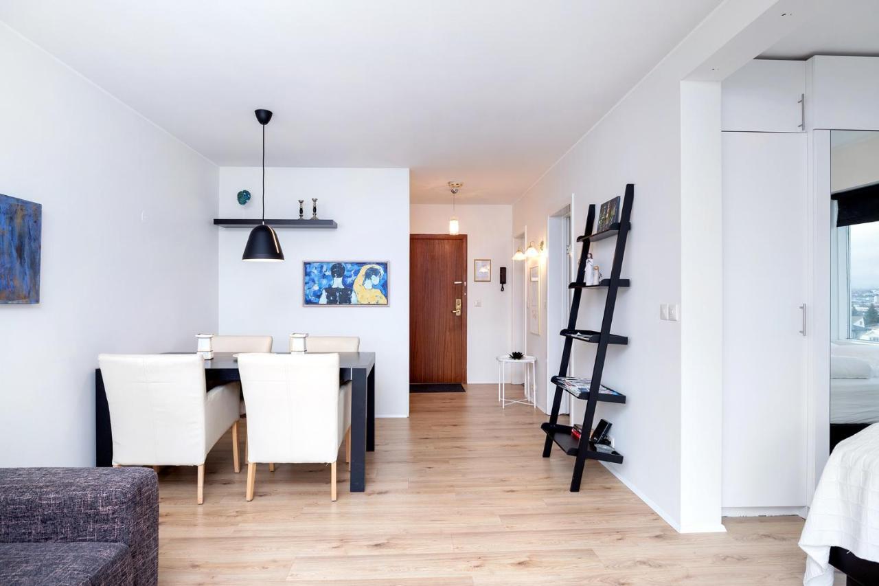City View, Bright & Cozy - Free Parking (A4)