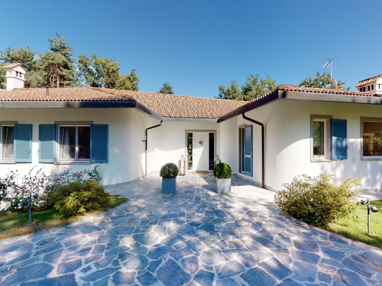 Villa Il Laghetto- Residenza la Pinetina by Interhome