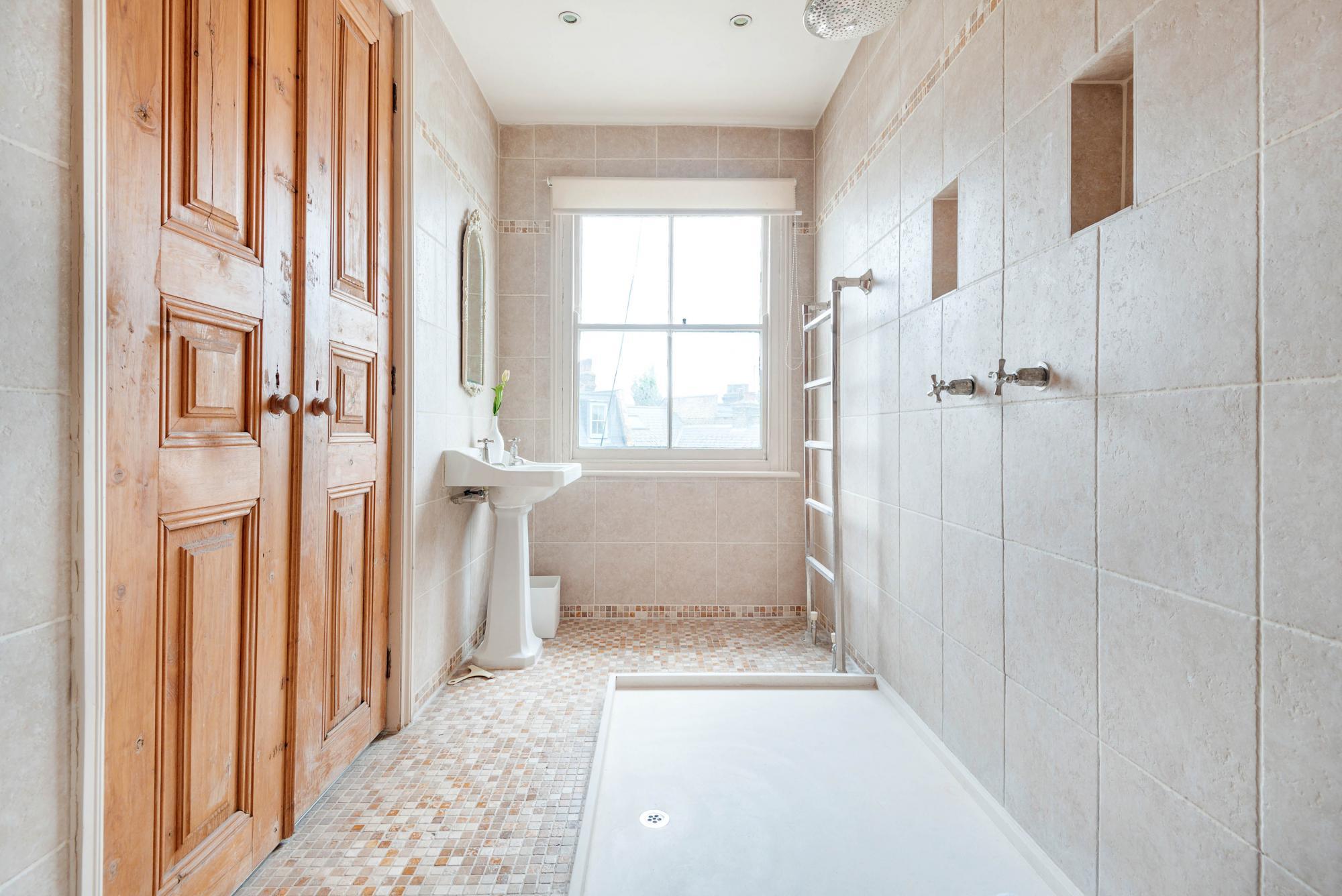 Traditional London Townhouse Close To Battersea Park by Underthedoormat 1