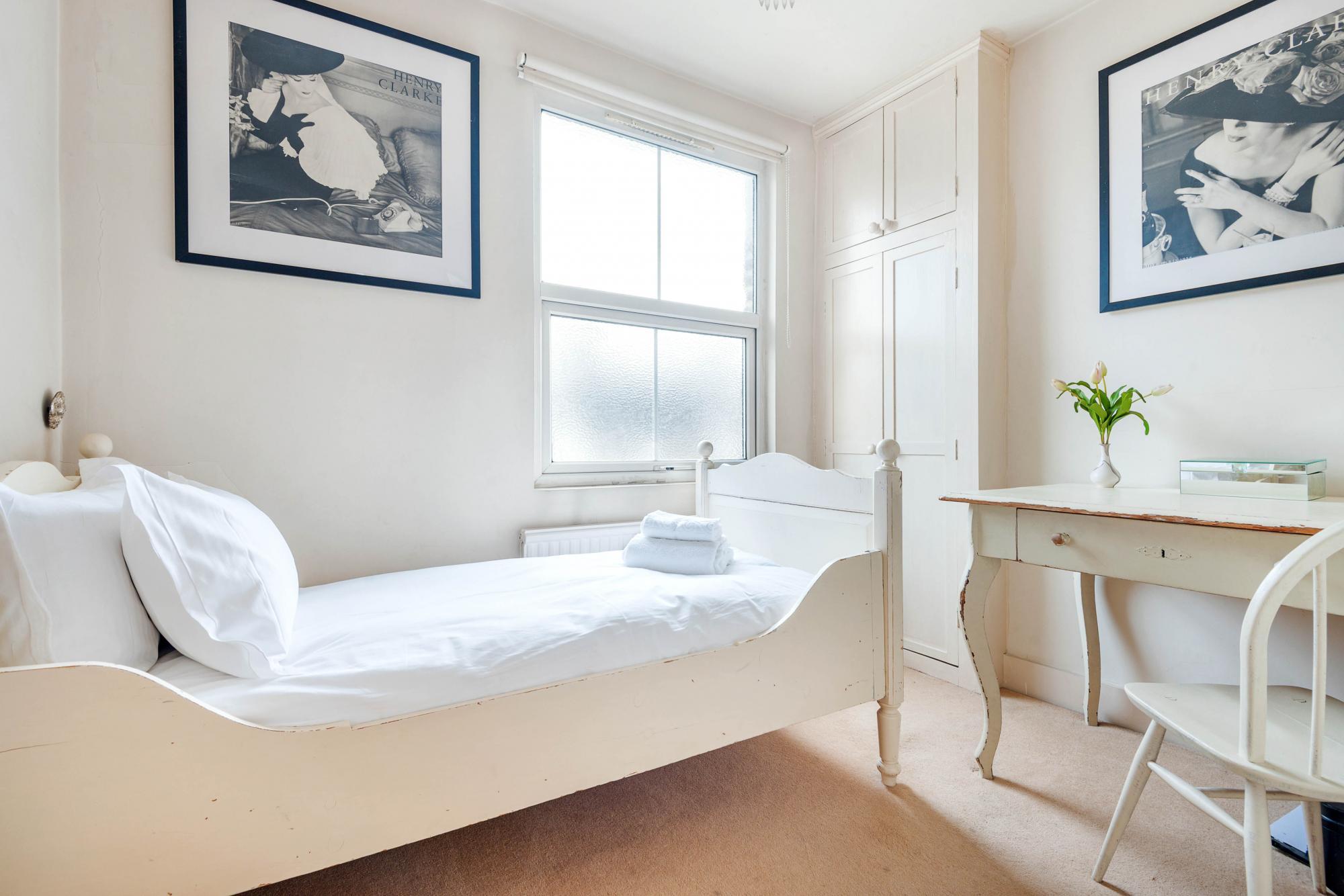 Traditional London Townhouse Close To Battersea Park by Underthedoormat 2