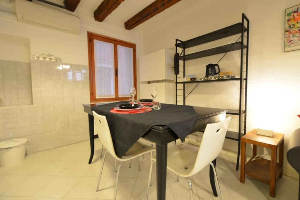 Carlo's Studio by Venicevillas