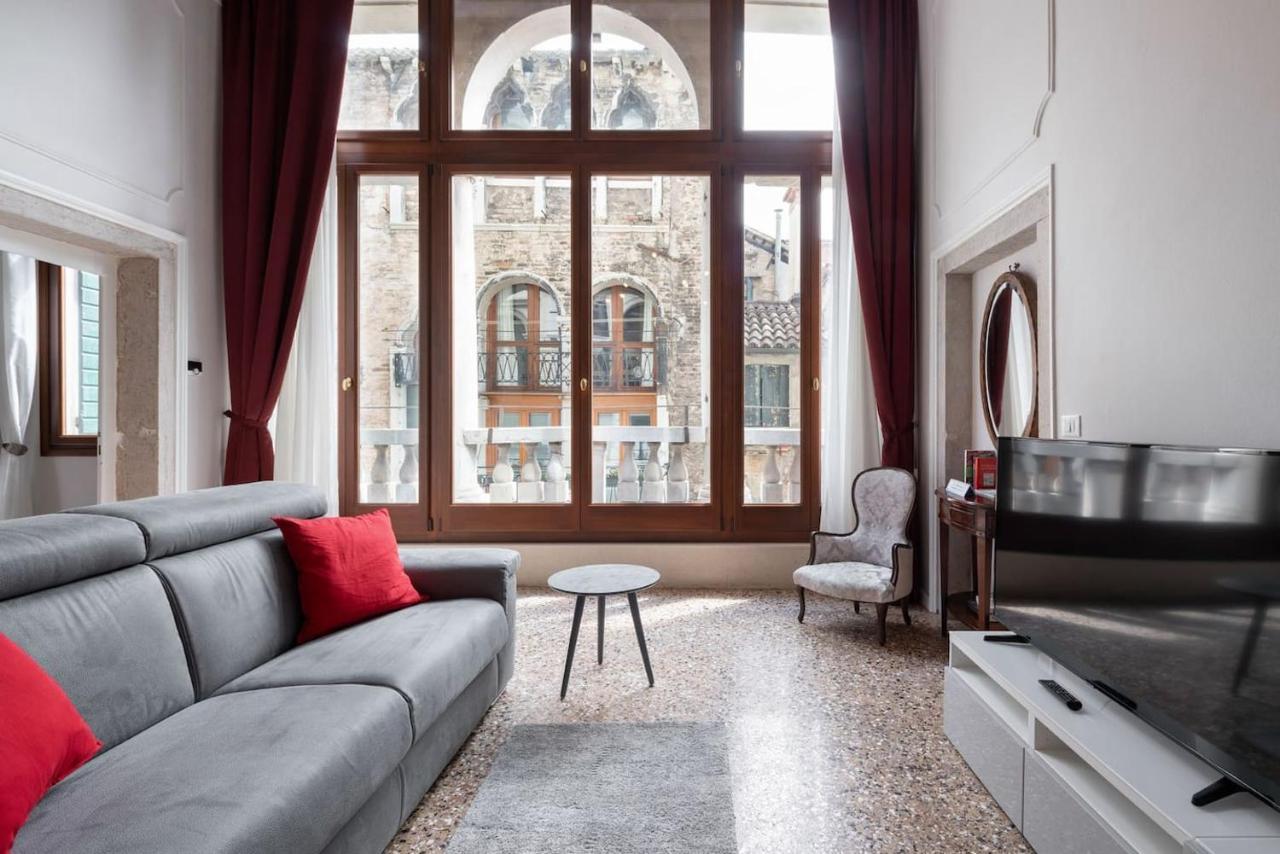 Apartment Ponte Raspi Canal View