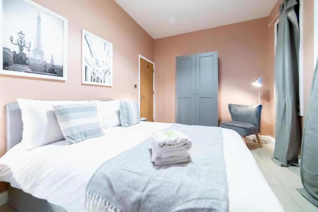(Kensington Museum) 2 Bedroom Apartment London 2