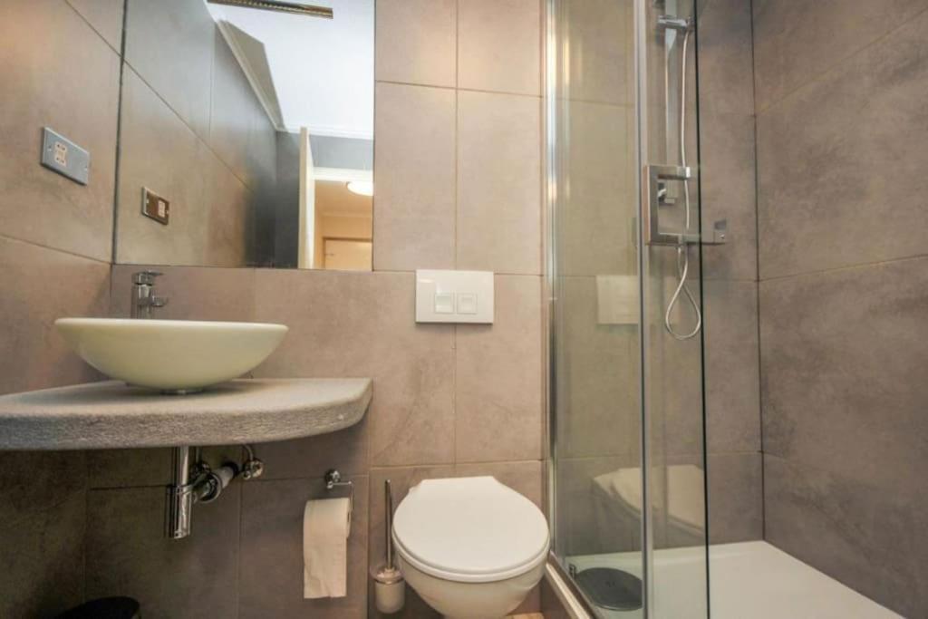 Morden Flat Close To Dlr Station with Free Parking 2