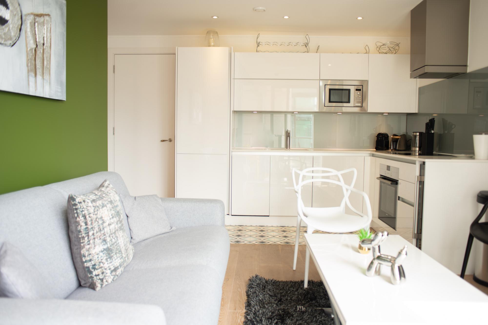 Comfy Studio with Balcony in Heart of Shoreditch 1