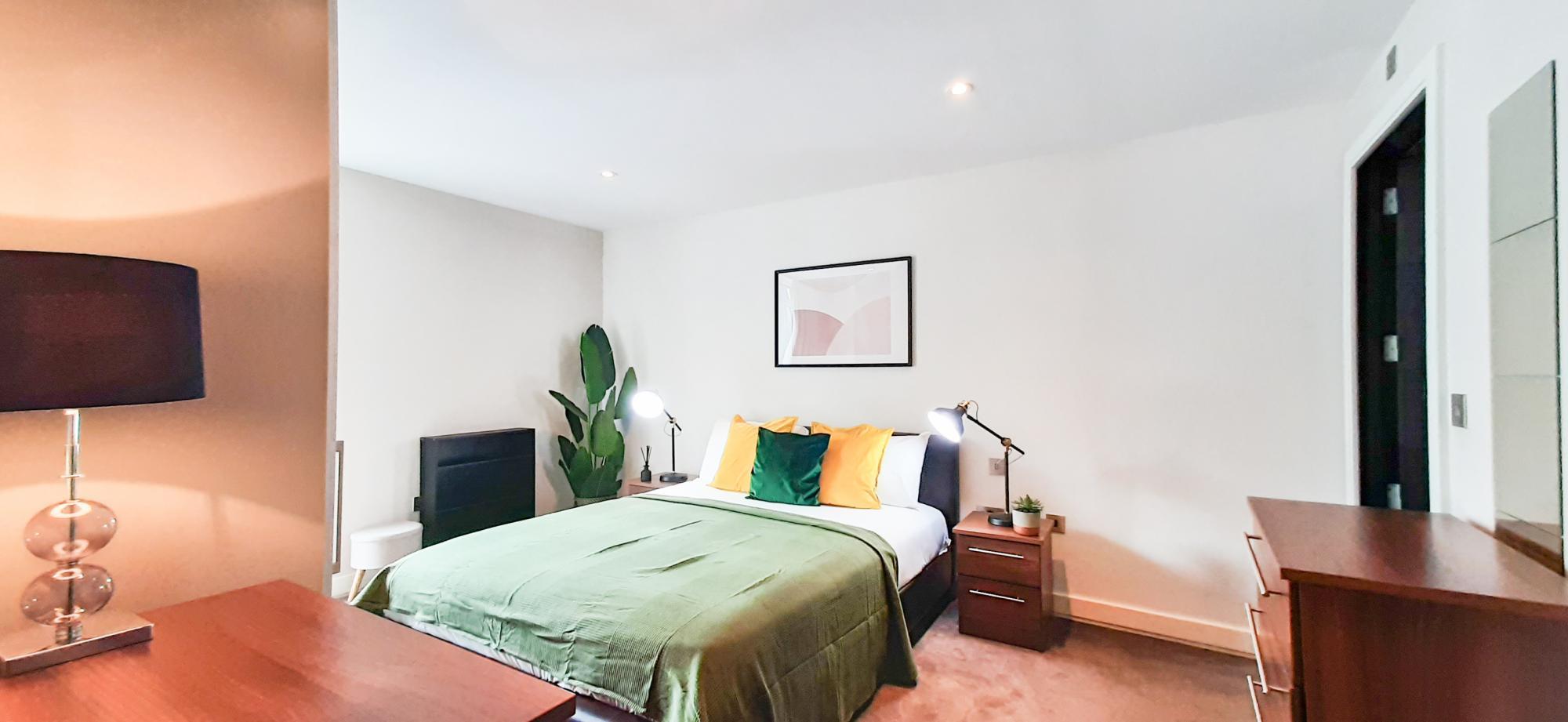 Luxurious Two Bed Two Bath with Balcony in Angel 2