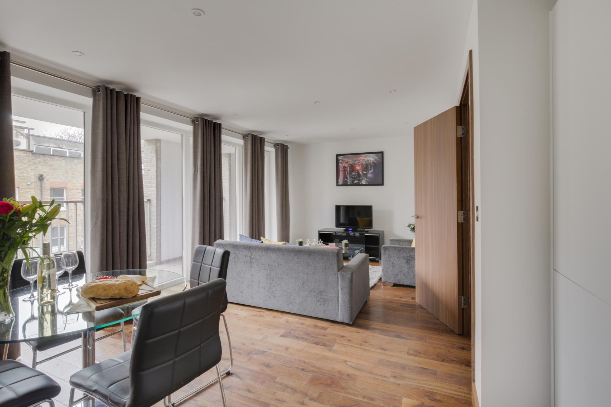 Spacious Two Bed W Balcony in Heart of Shoreditch 1