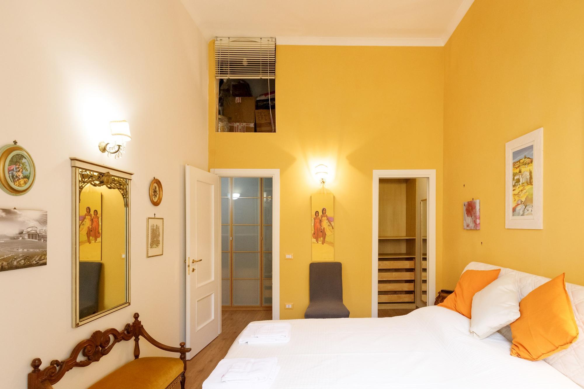 Duomo 77 in Napoli with 2 Bedrooms And 2 Bathrooms 2