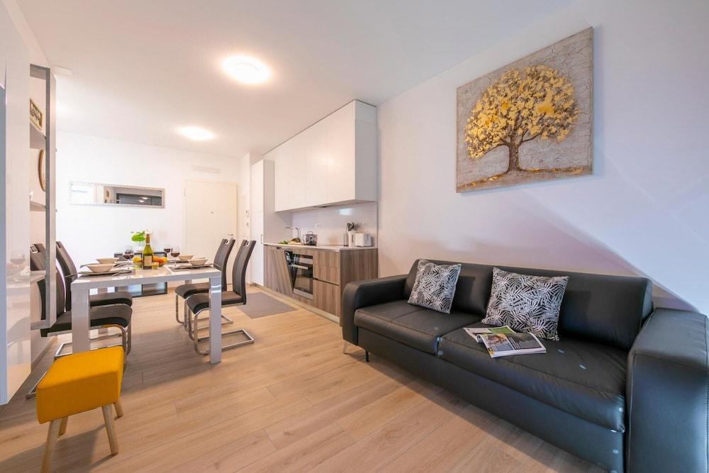 Charming Home Merlina