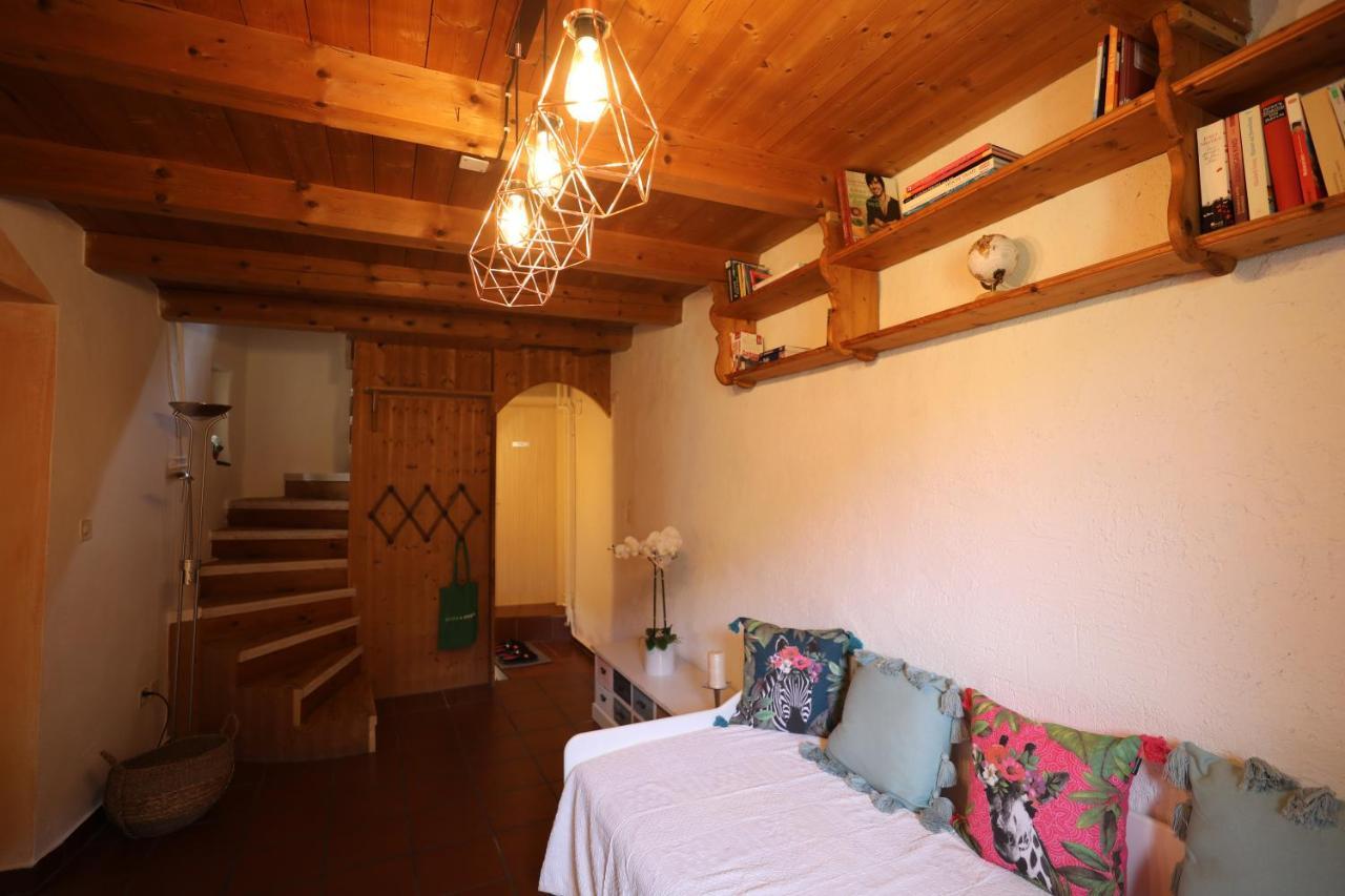 Casa Holamundo - Romantisches Tessiner Steinhaus (Vegi)